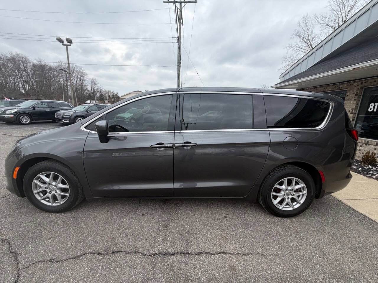 Used 2017 Chrysler Pacifica Touring image 6