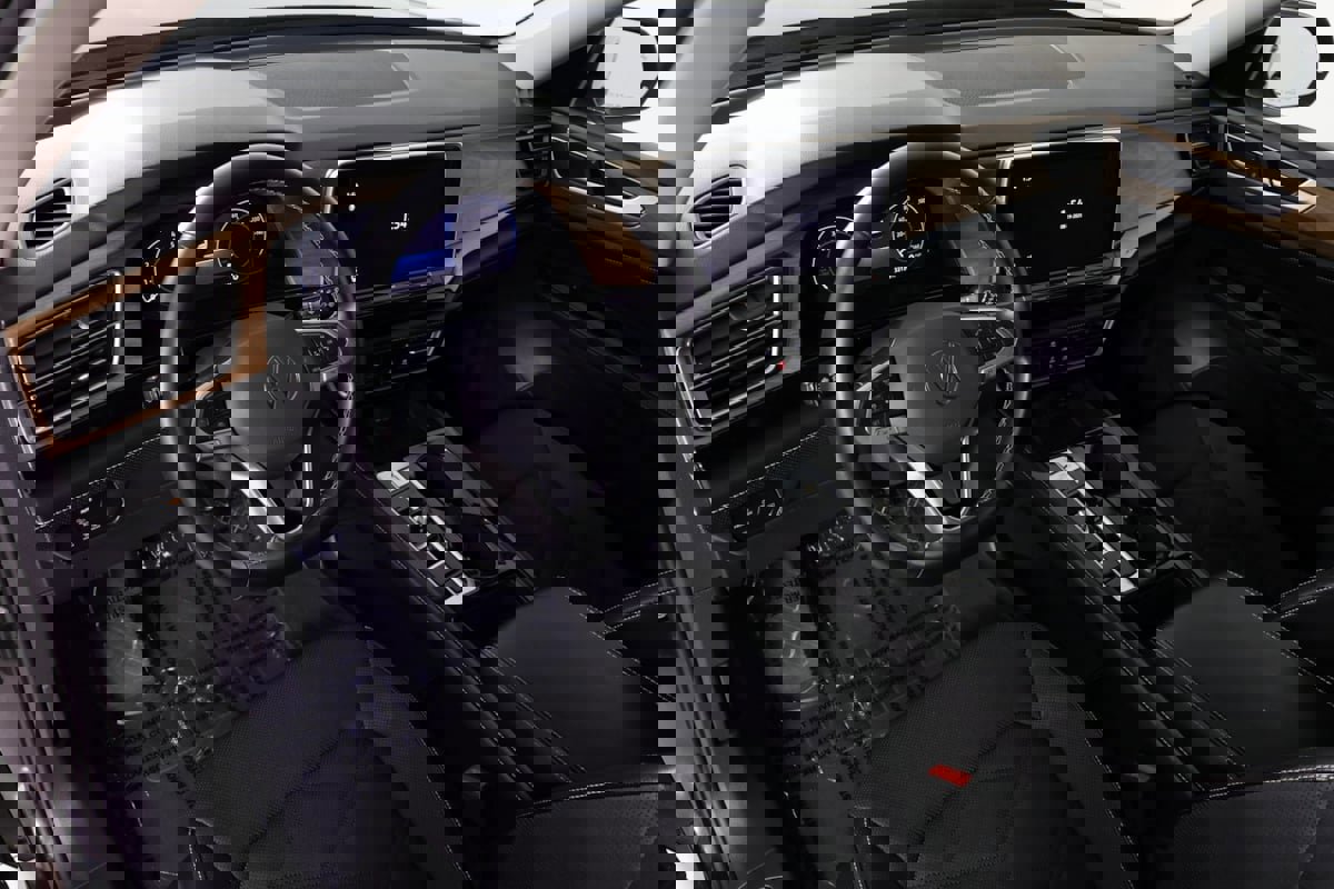 Used 2024 Volkswagen Atlas SE image 21