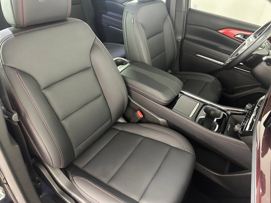 Used 2025 Chevrolet Traverse Z71 w/ LPO, Floor Liner Package AWD/4WD image 32