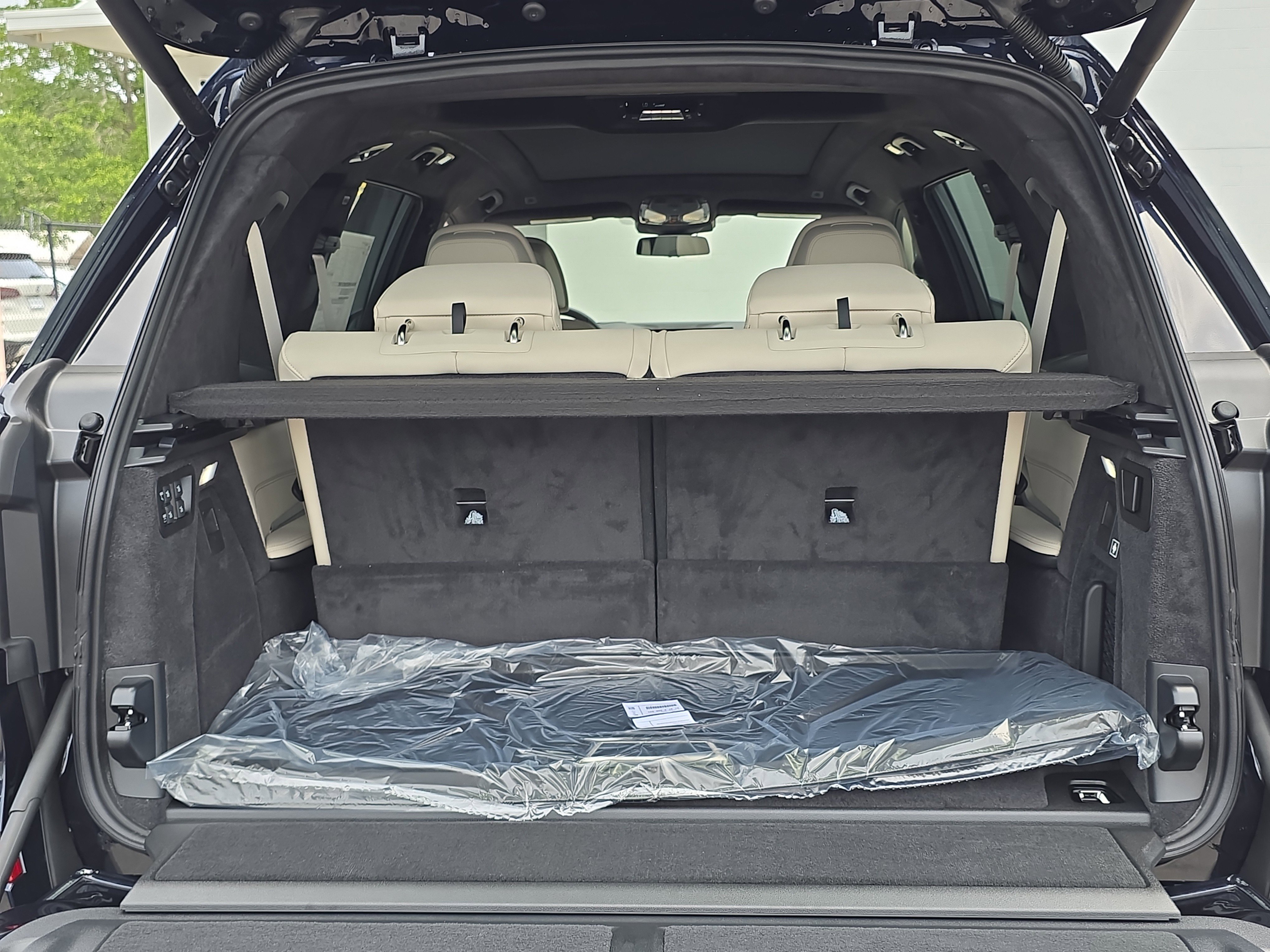 New 2026 BMW X7 M60i image 9