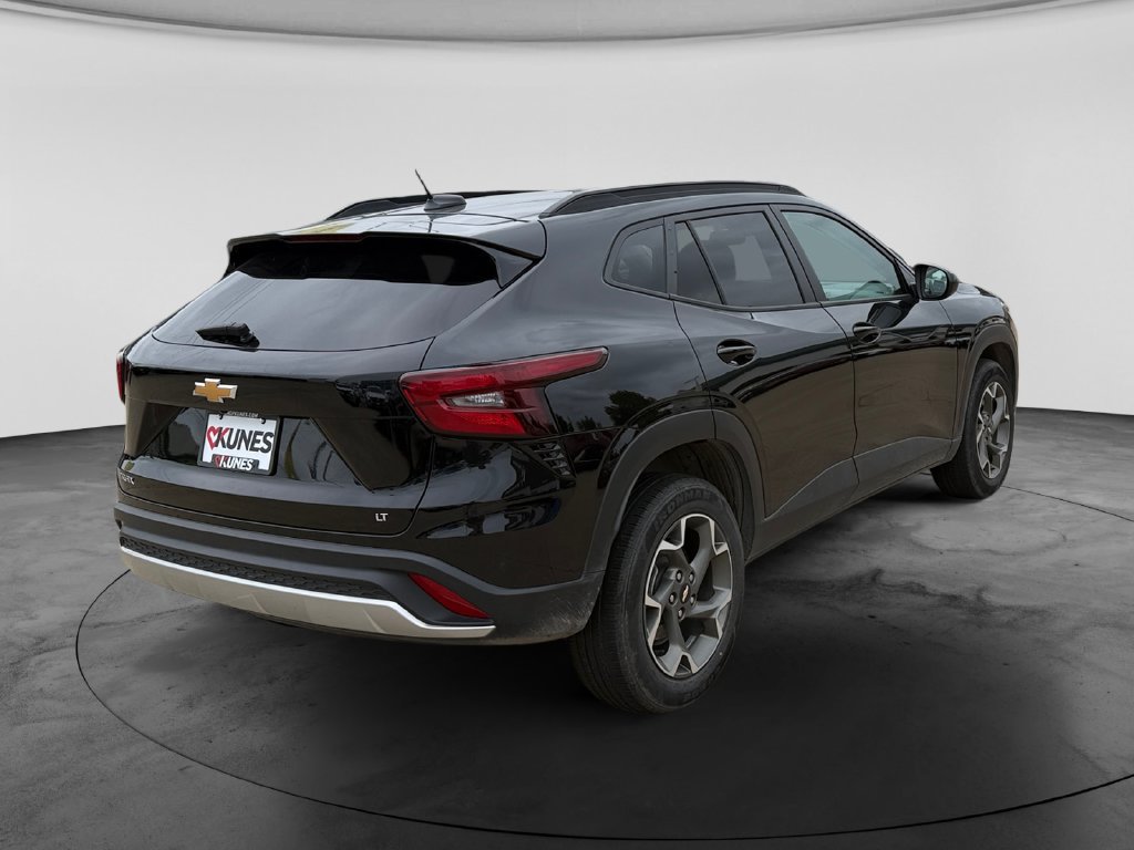 Used 2025 Chevrolet Trax LT FWD image 9