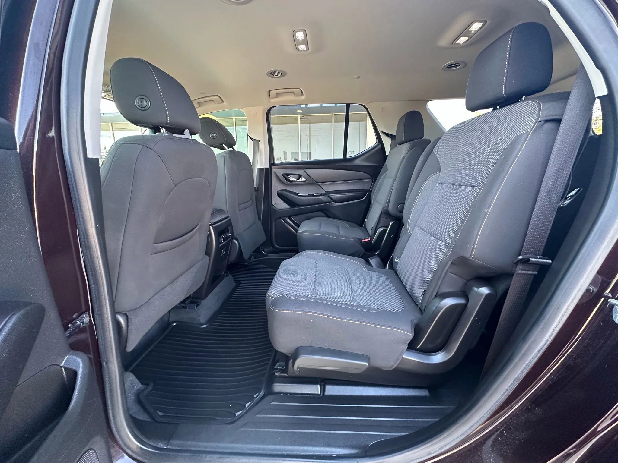 Used 2020 Chevrolet Traverse LT FWD image 13