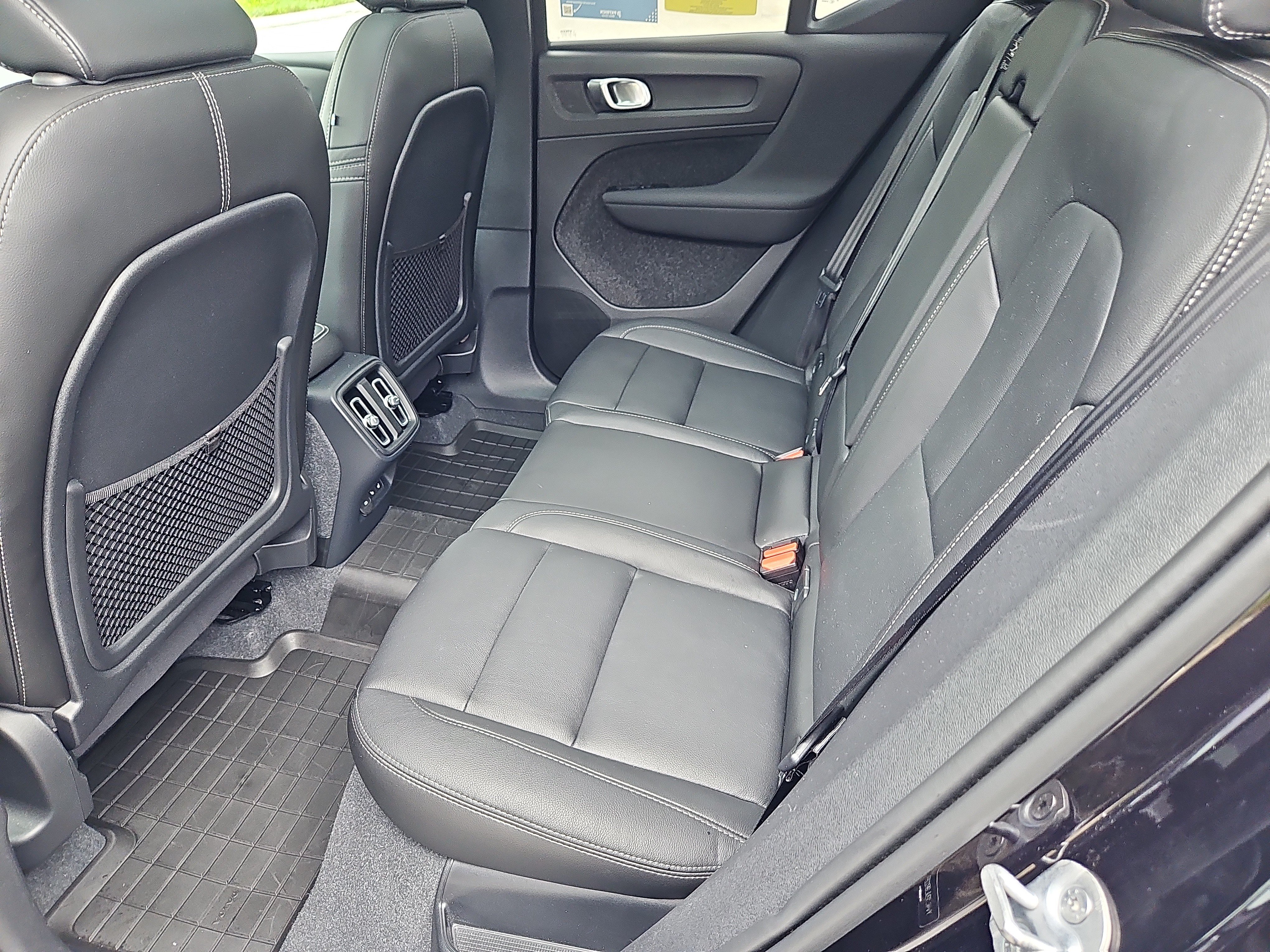 Used 2024 Volvo XC40 B5 Plus w/ Protection Package Premier AWD/4WD image 30