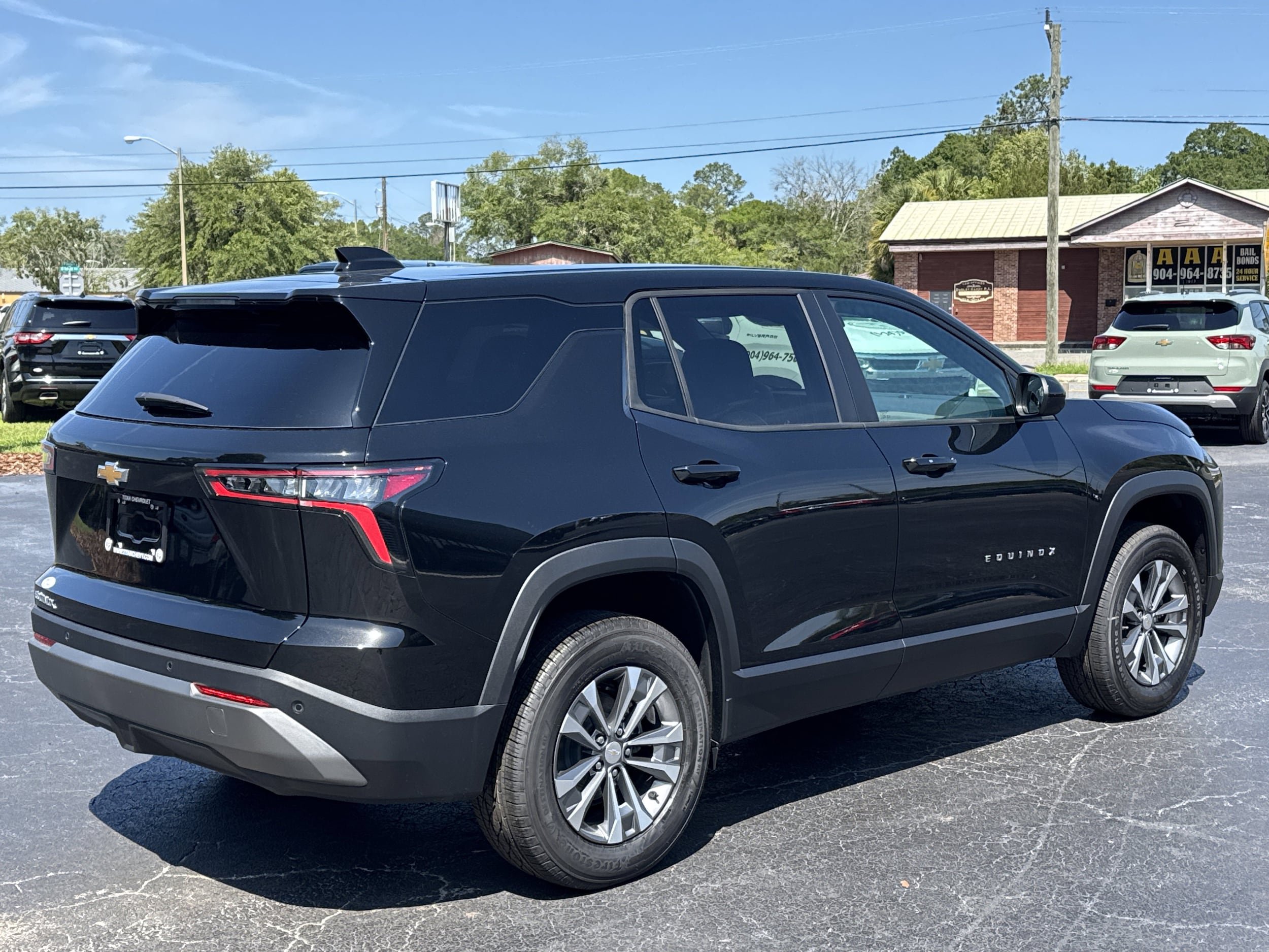 New 2026 Chevrolet Equinox LT w/ Convenience Package II FWD image 8