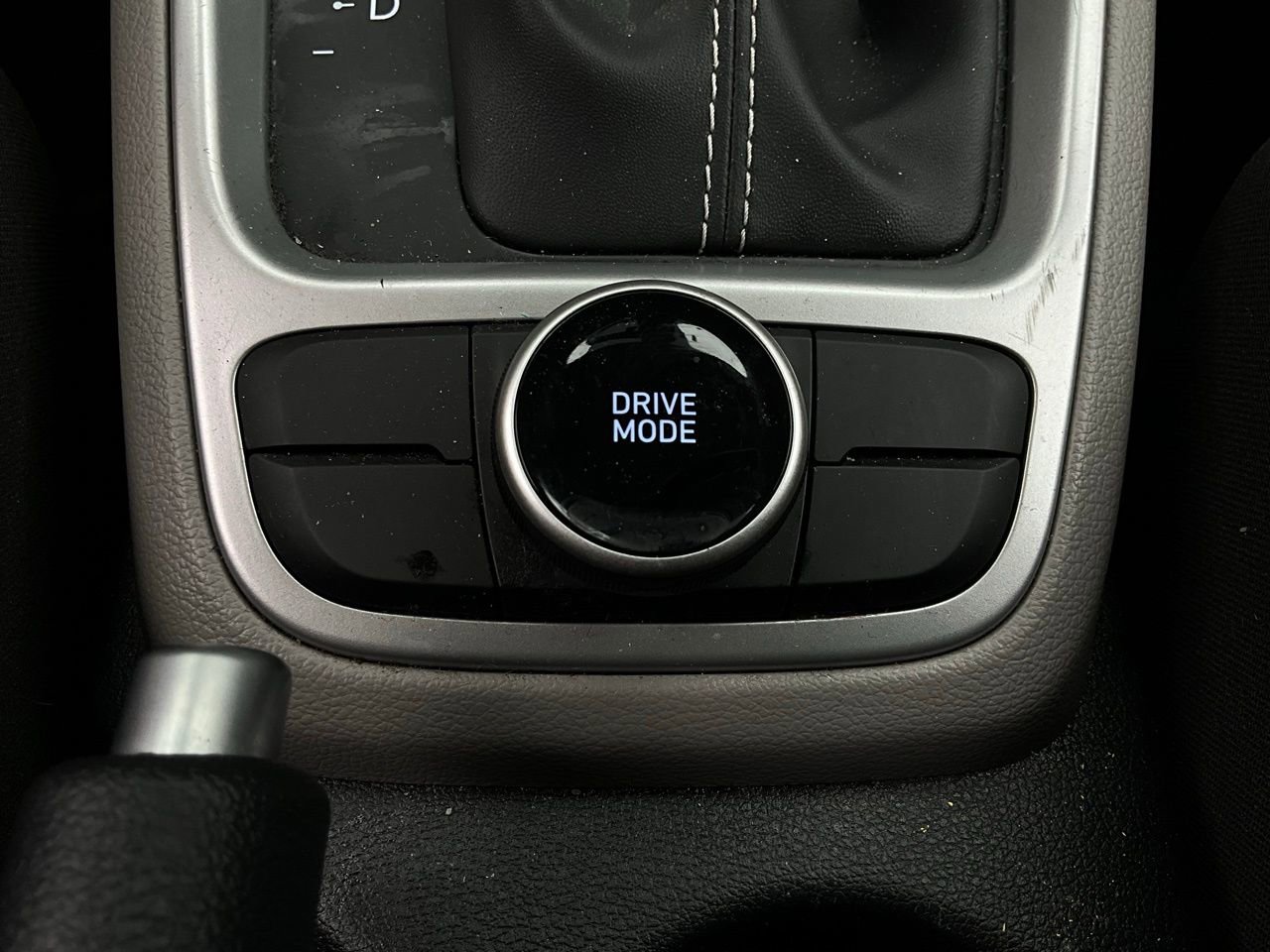 Used 2025 Hyundai Venue SEL image 23