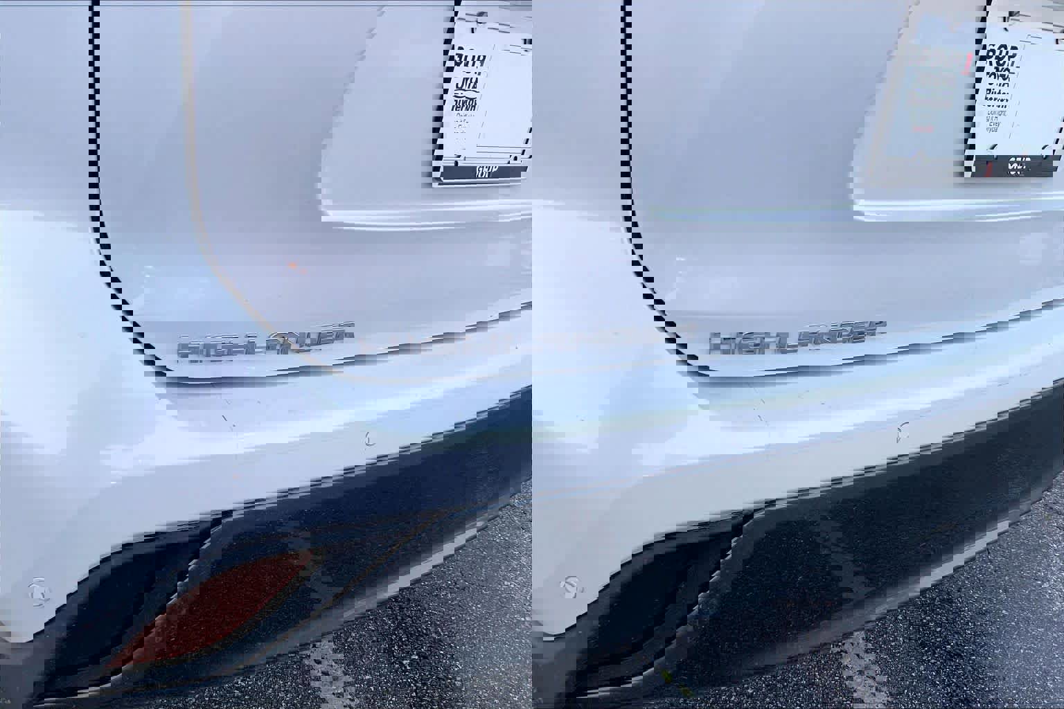 Used 2023 Toyota Highlander Limited FWD image 30