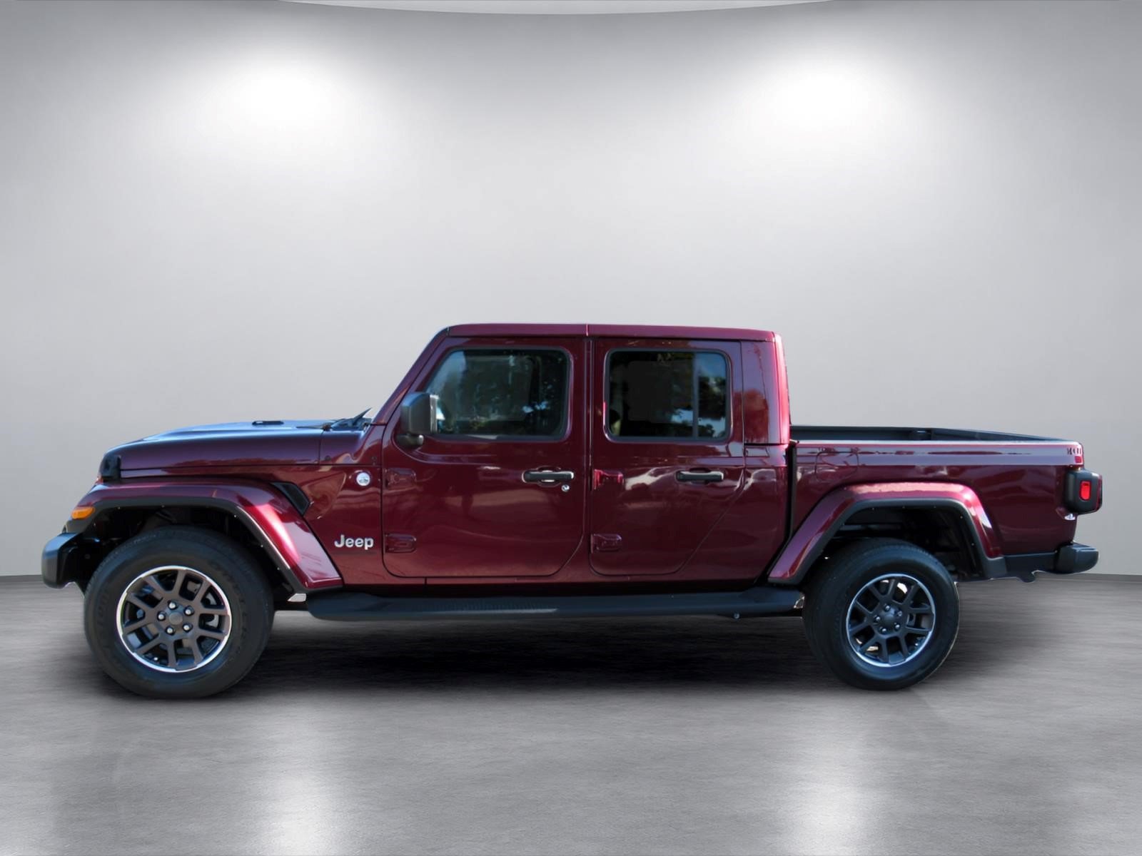 Certified 2022 Jeep Gladiator Overland w/ Popular Equipment Package AWD/4WD image 4
