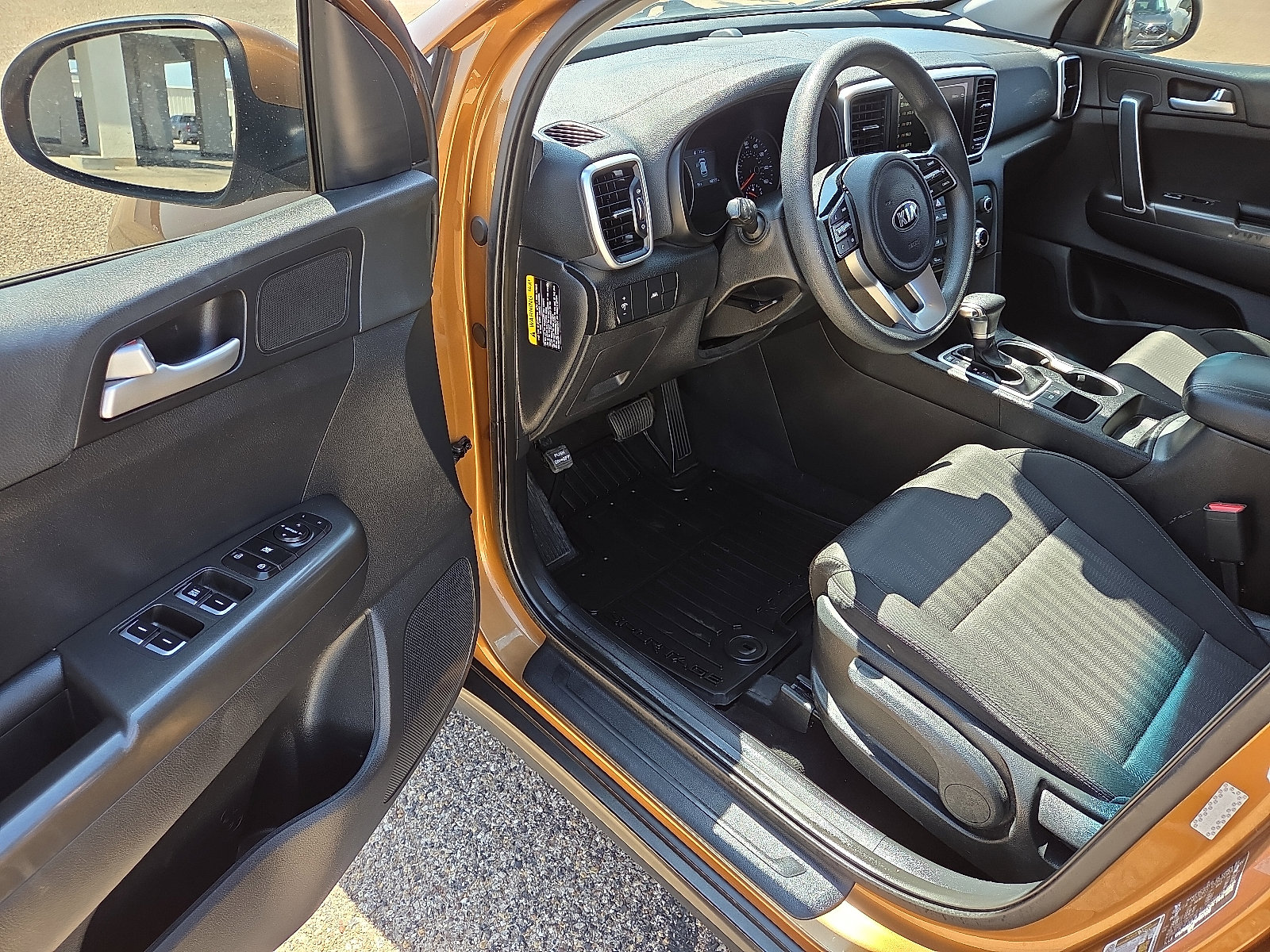 Used 2021 Kia Sportage LX image 11