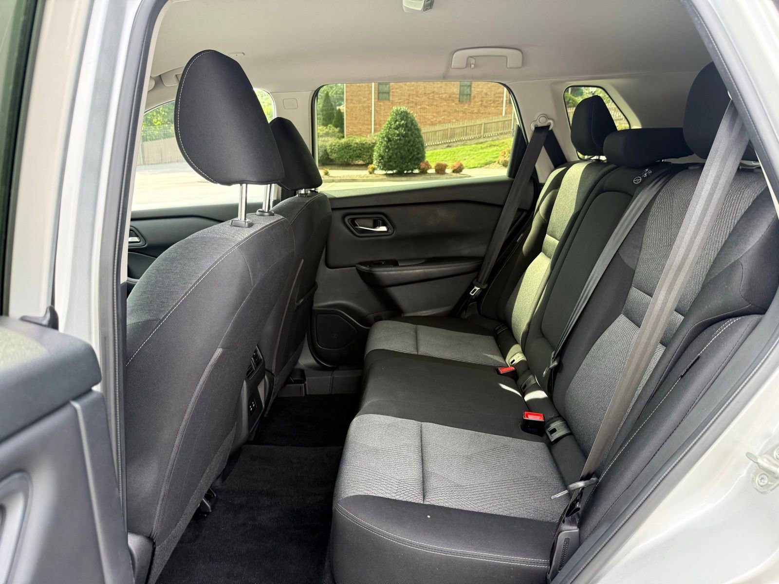 Used 2024 Nissan Rogue SV image 15