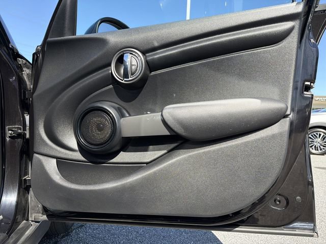 Used 2017 MINI Cooper 4-Door Hardtop image 14