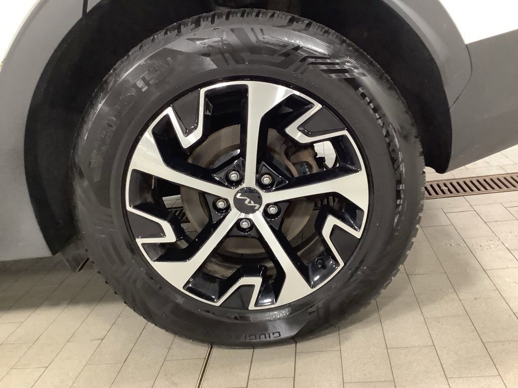 Certified 2024 Kia Sportage EX image 21