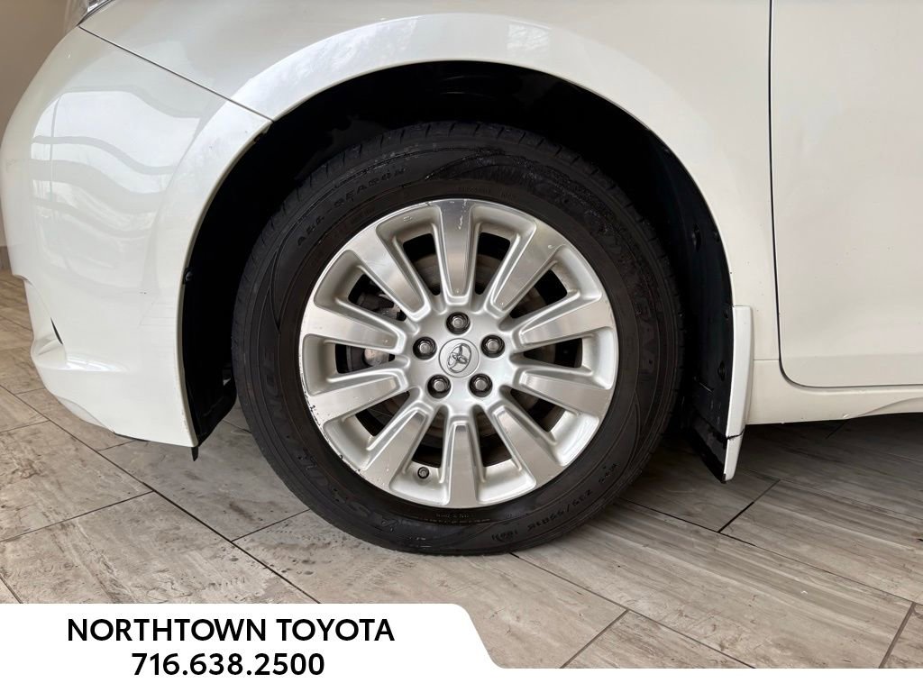 Used 2015 Toyota Sienna XLE w/ XLE Navigation Package image 6