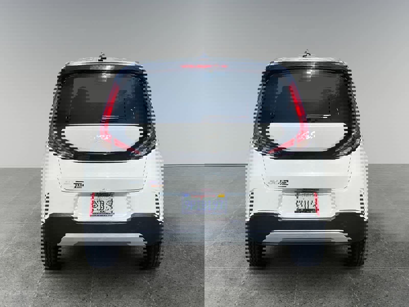 Used 2025 Kia Soul LX image 4