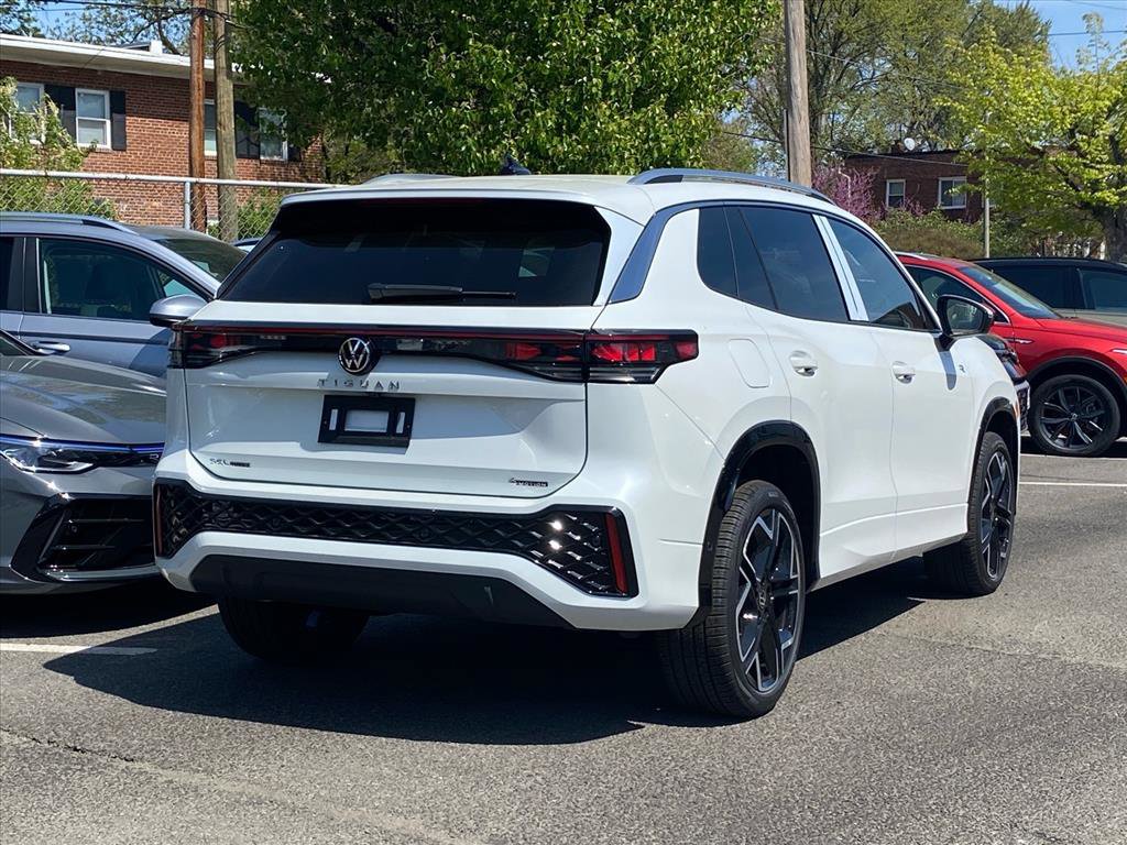 New 2026 Volkswagen Tiguan SEL R-Line image 3