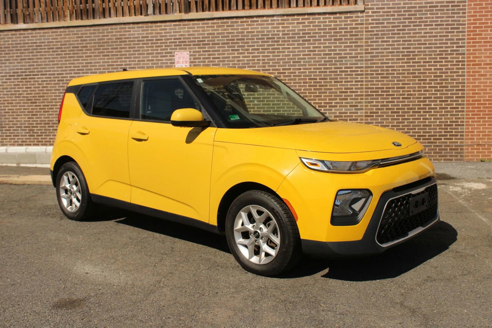 Used 2020 Kia Soul S FWD image 1