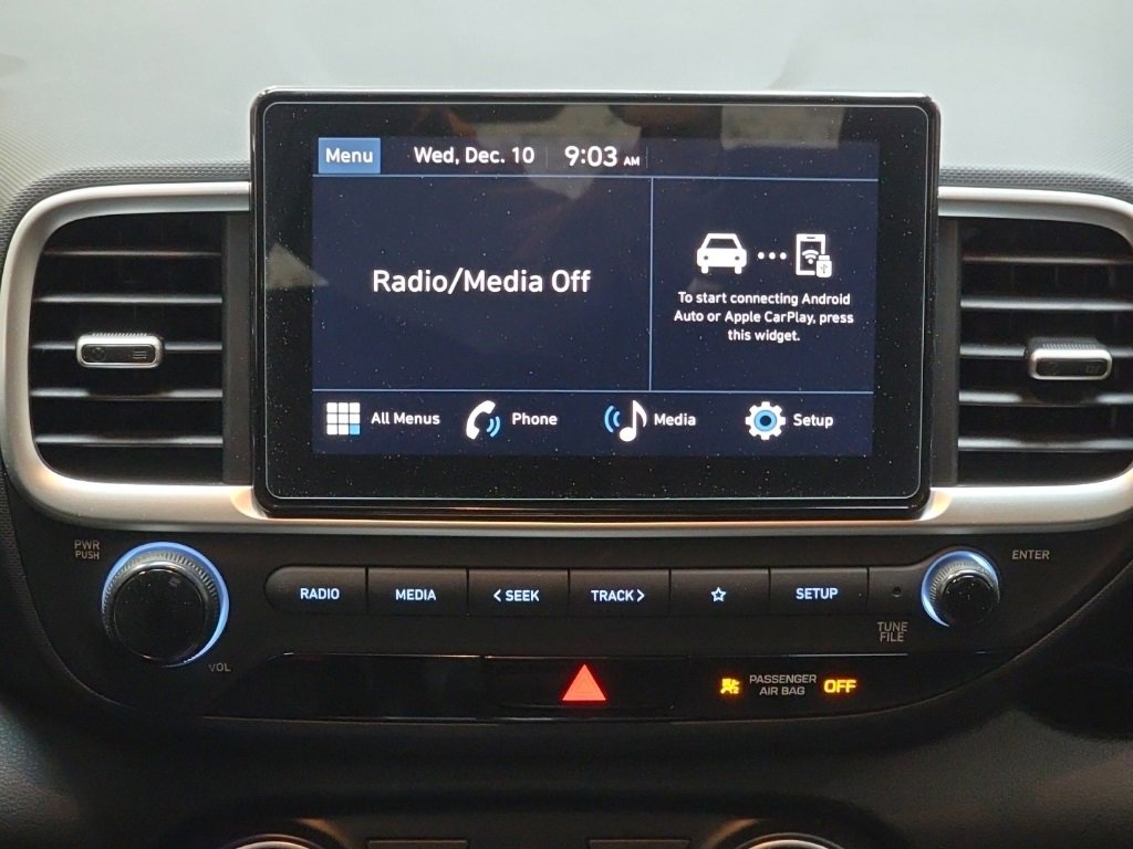 Certified 2025 Hyundai Venue SE image 19