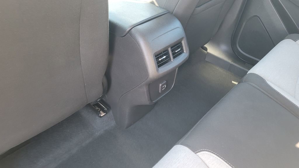 Used 2023 Chevrolet Equinox LS AWD/4WD image 26