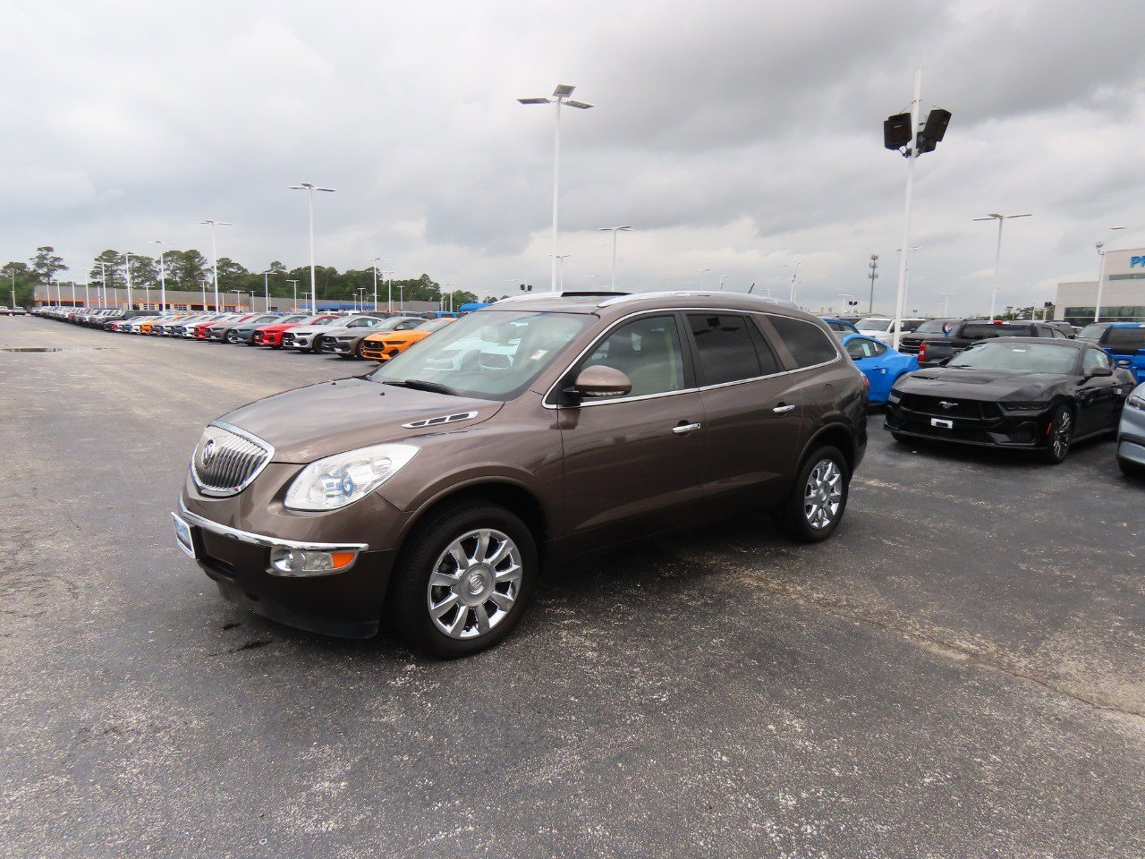 Used 2011 Buick Enclave CXL FWD image 2