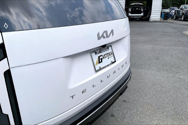 Used 2027 Kia Telluride S FWD image 24