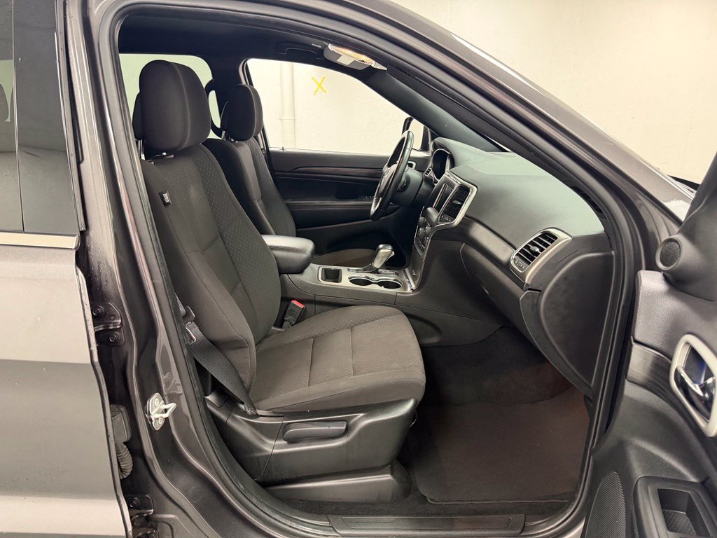 Used 2021 Jeep Grand Cherokee Laredo AWD/4WD image 10