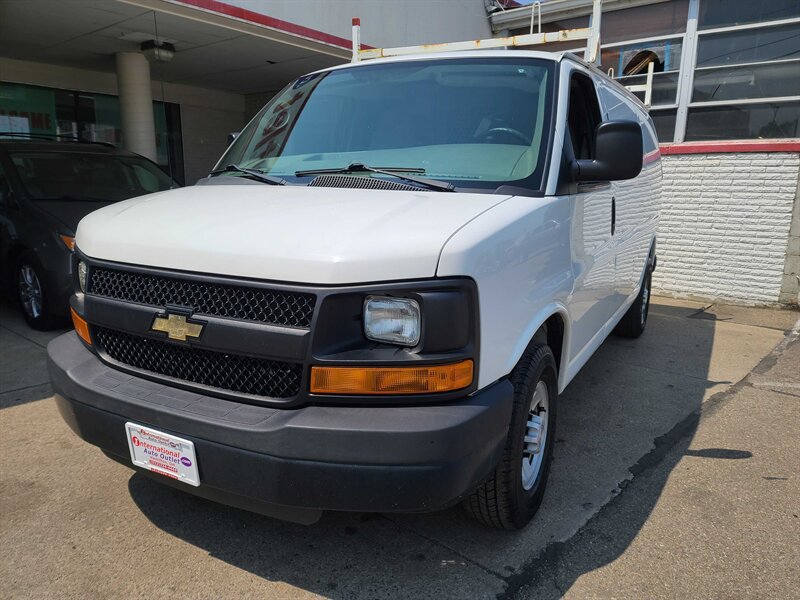 Used 2015 Chevrolet Express 2500 RWD image 2