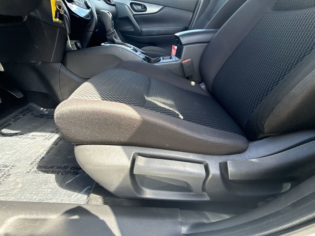 Used 2018 Nissan Rogue Sport S AWD/4WD image 12
