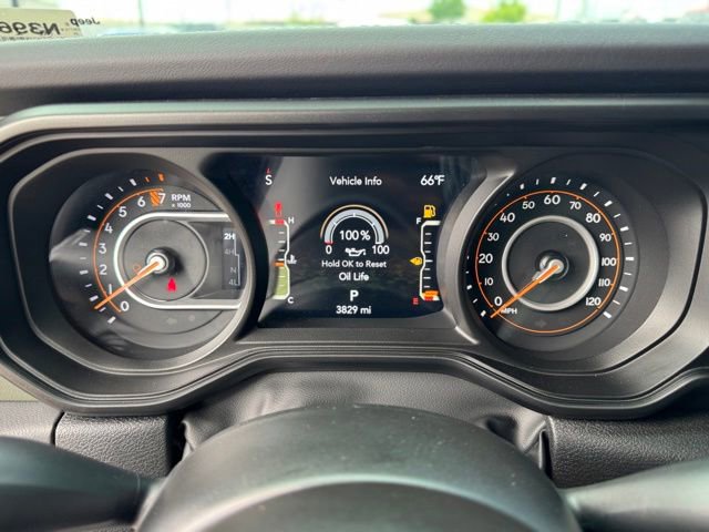 Used 2025 Jeep Gladiator Mojave w/ Convenience Group AWD/4WD image 14