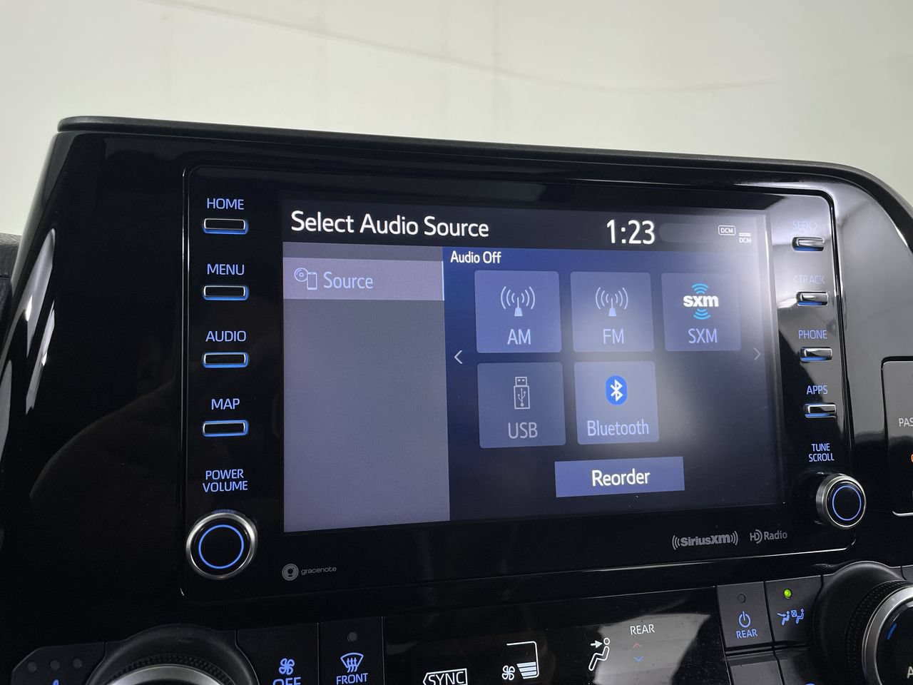 Used 2020 Toyota Highlander XLE AWD/4WD image 15