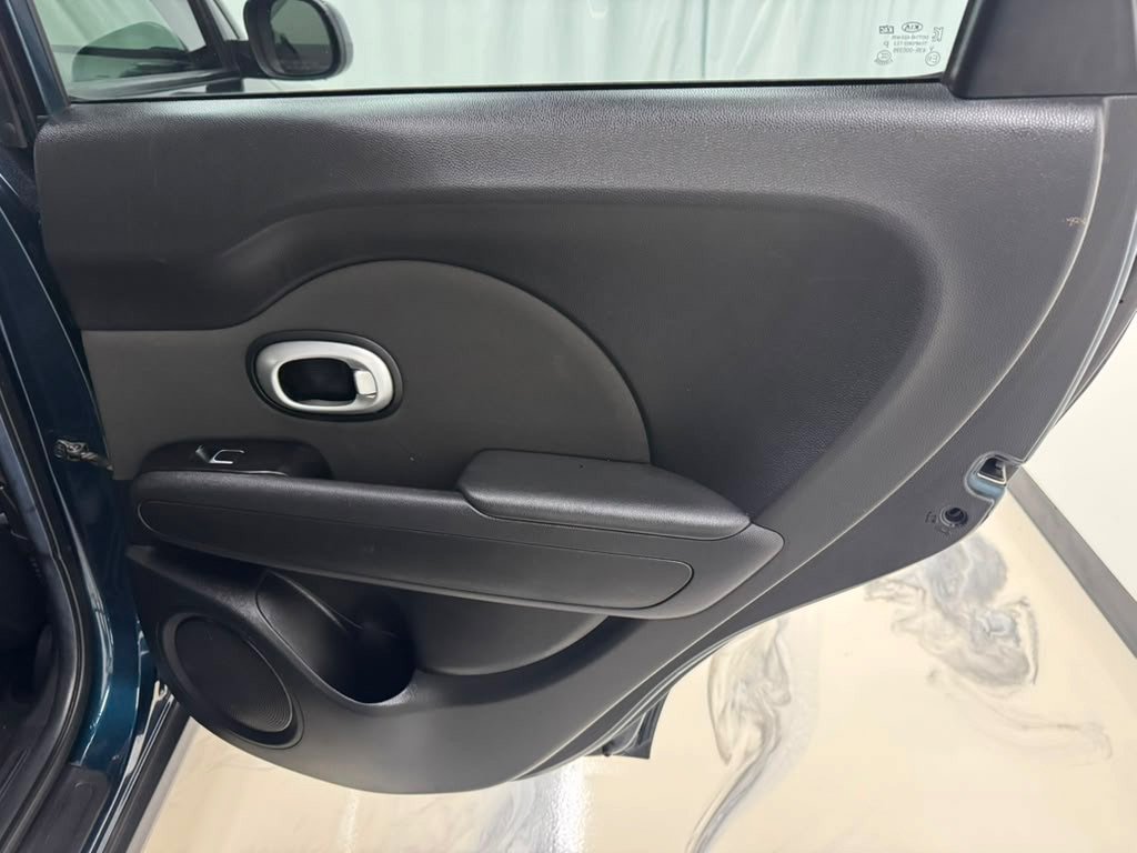 Used 2017 Kia Soul + FWD image 16