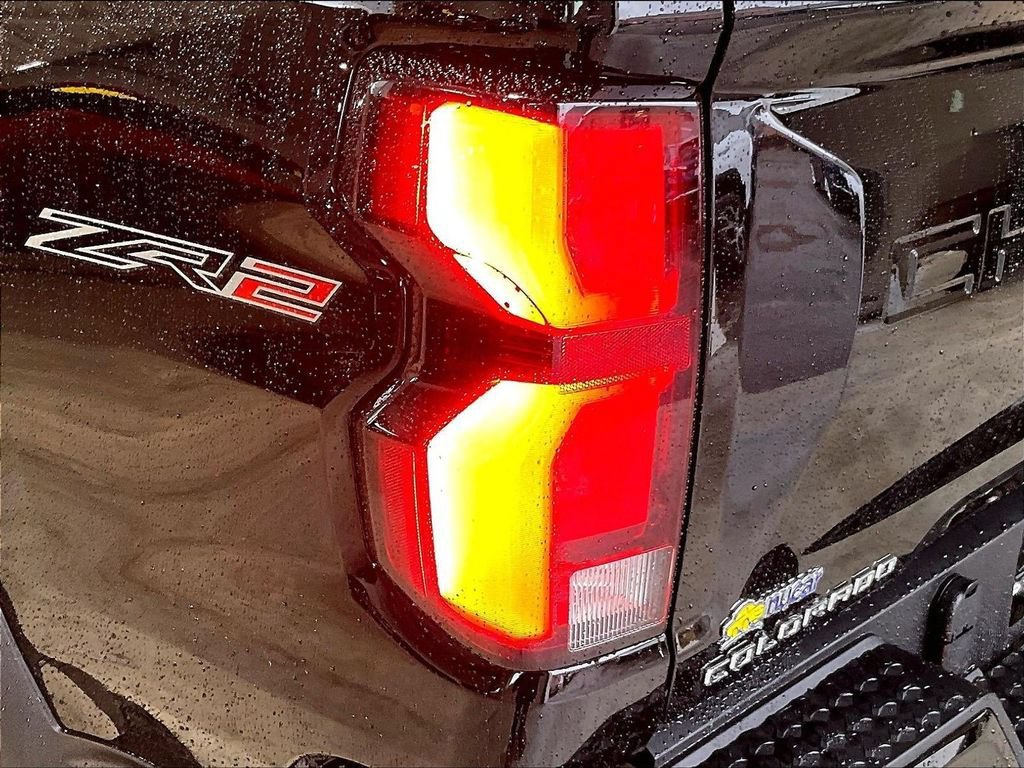 Used 2025 Chevrolet Colorado ZR2 w/ Technology Package AWD/4WD image 35