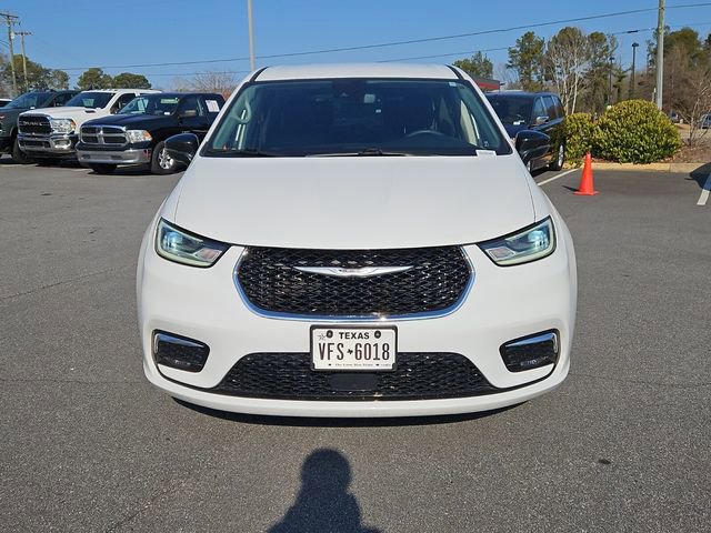 Used 2024 Chrysler Pacifica Touring-L image 2