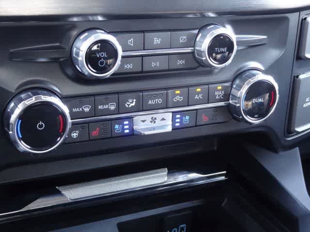 Used 2024 Ford F250 Lariat w/ Black Appearance Package AWD/4WD image 38