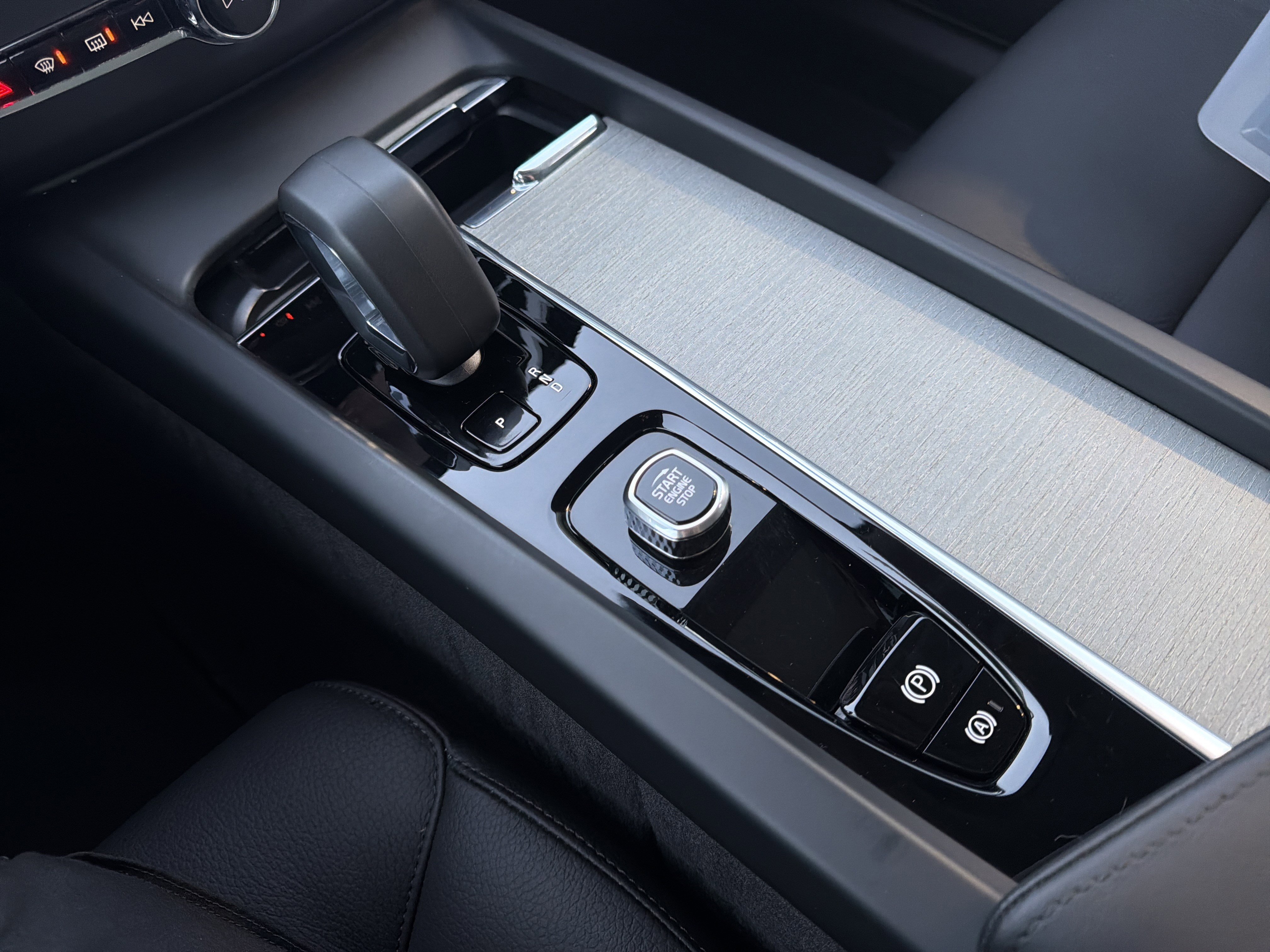 Certified 2025 Volvo XC60 B5 Plus image 26