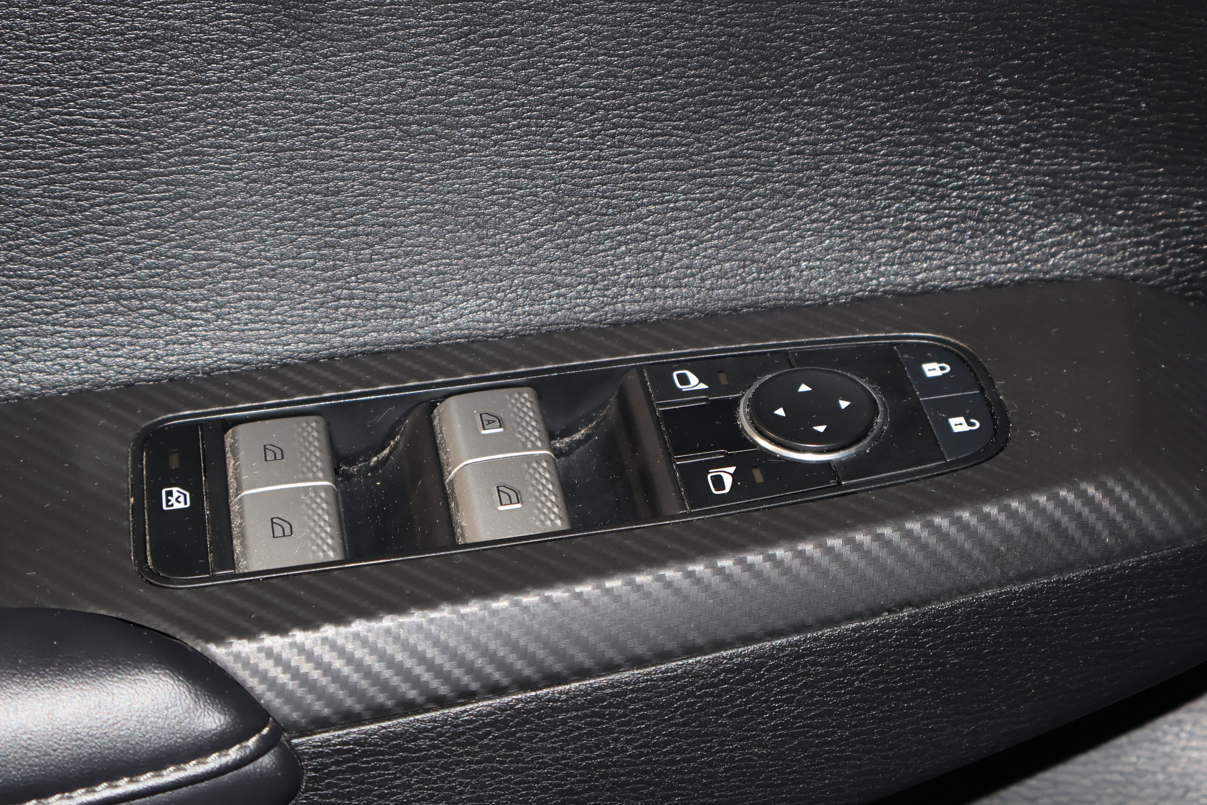 Used 2024 Mitsubishi Outlander ES image 32