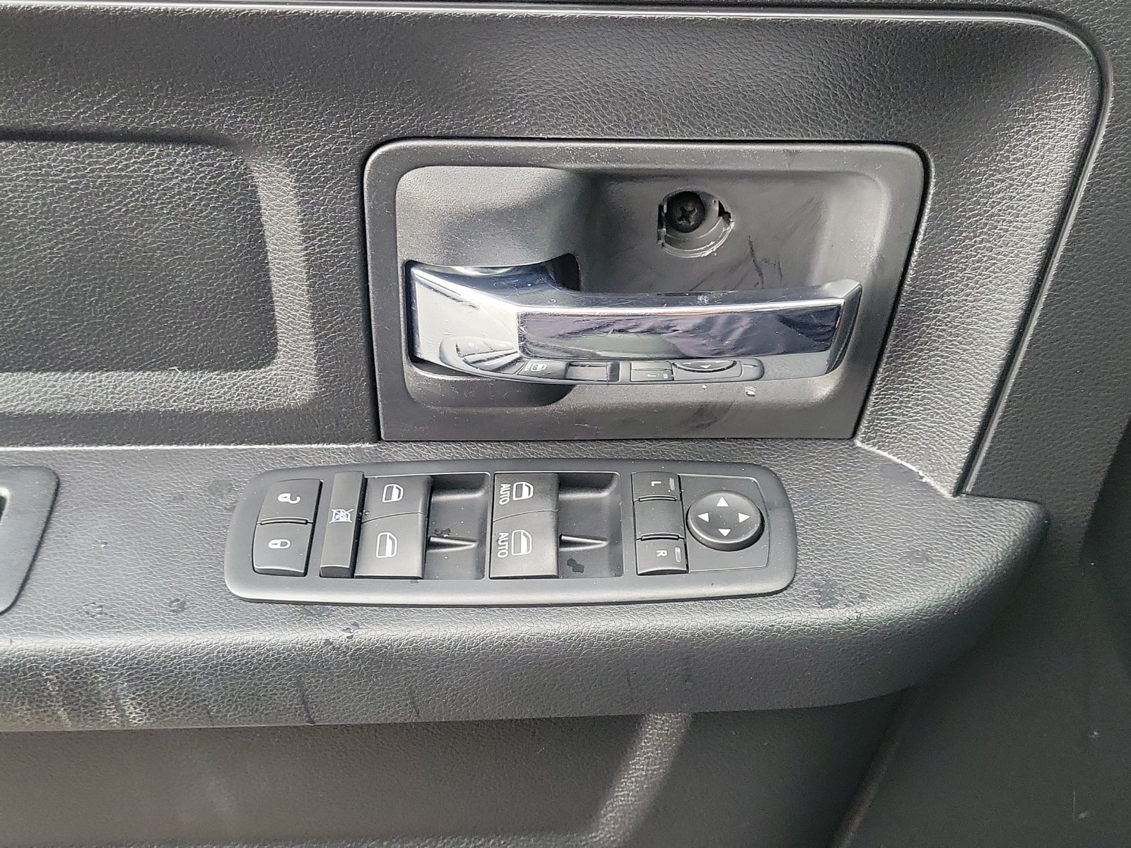 Used 2017 RAM 1500 Classic SLT RWD image 18