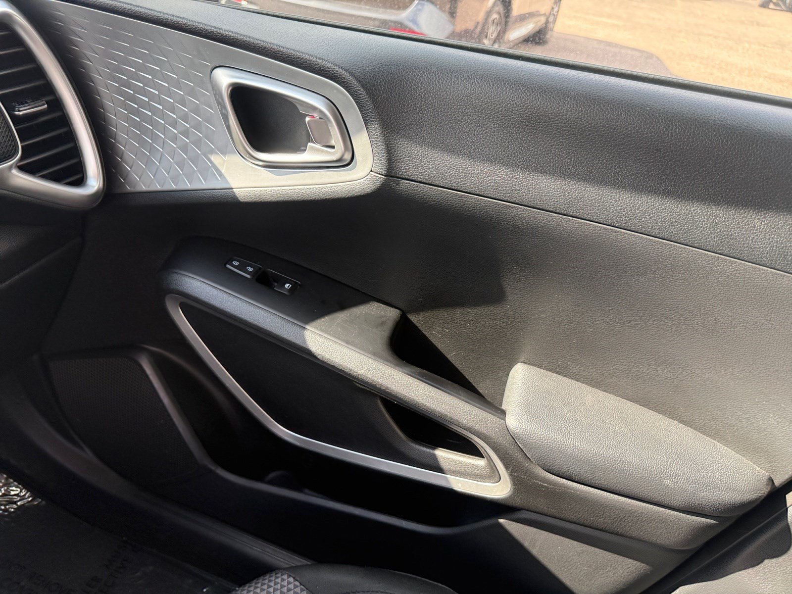 Used 2024 Kia Soul LX FWD image 16