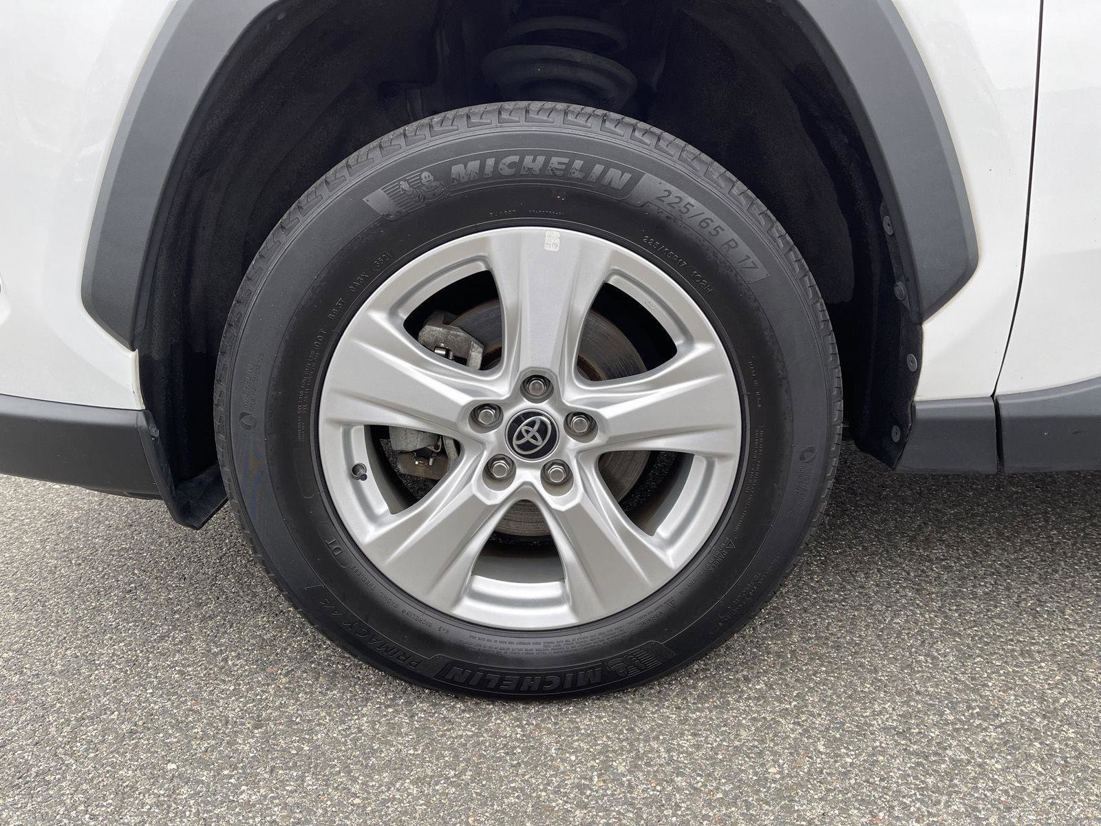 Used 2021 Toyota RAV4 XLE AWD/4WD image 22