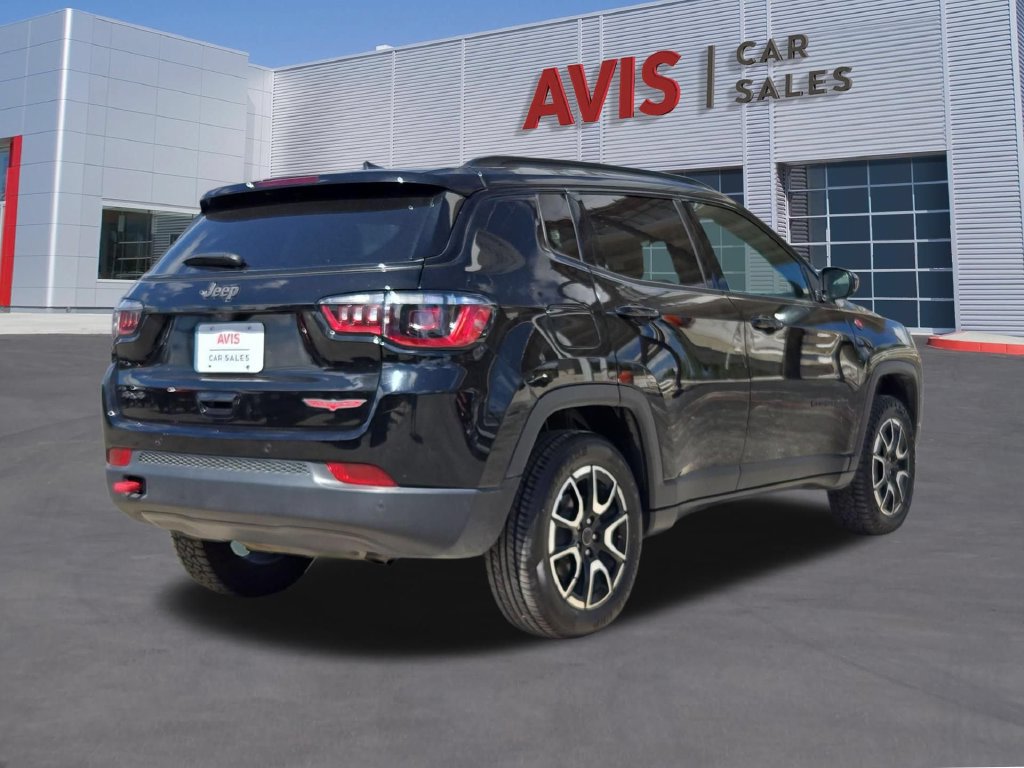 Used 2025 Jeep Compass Trailhawk AWD/4WD image 6