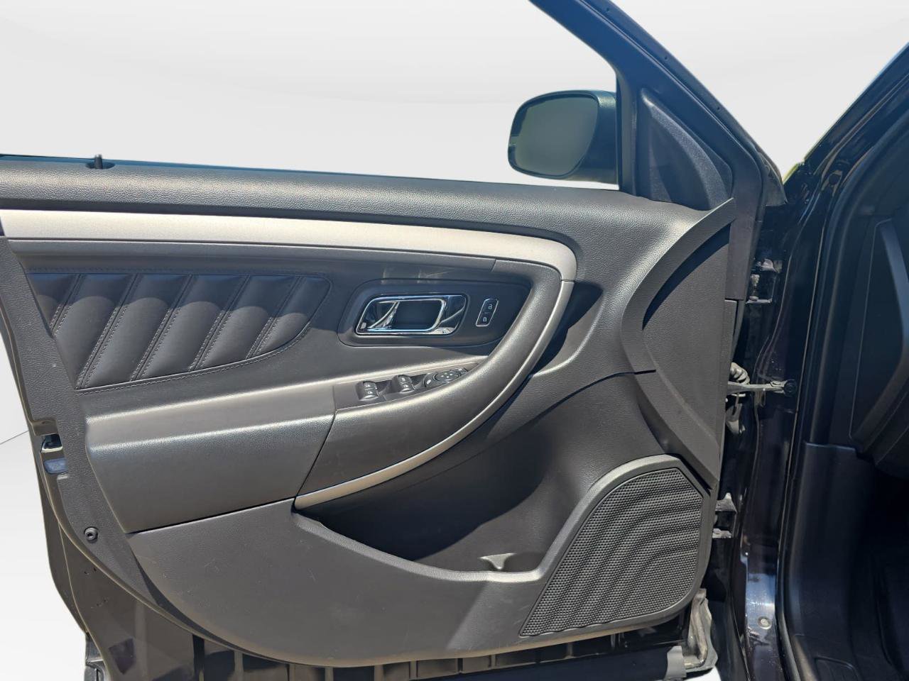 Used 2019 Ford Taurus SEL w/ Equipment Group 201A FWD image 16