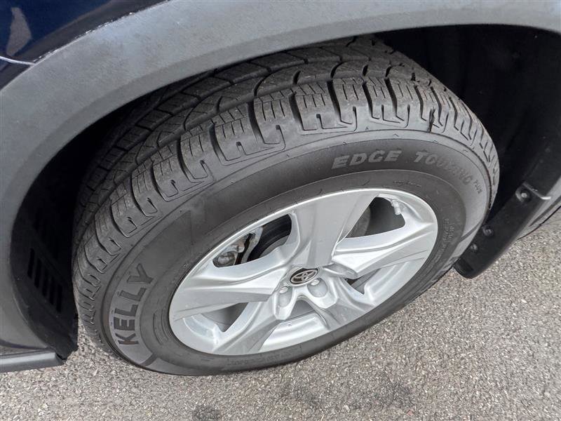 Used 2024 Toyota Highlander LE image 27