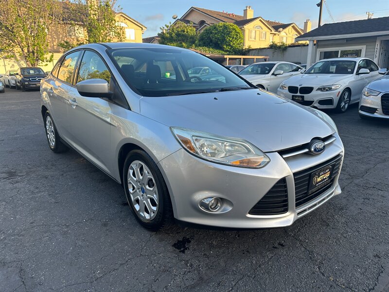 Used 2012 Ford Focus SE FWD image 3