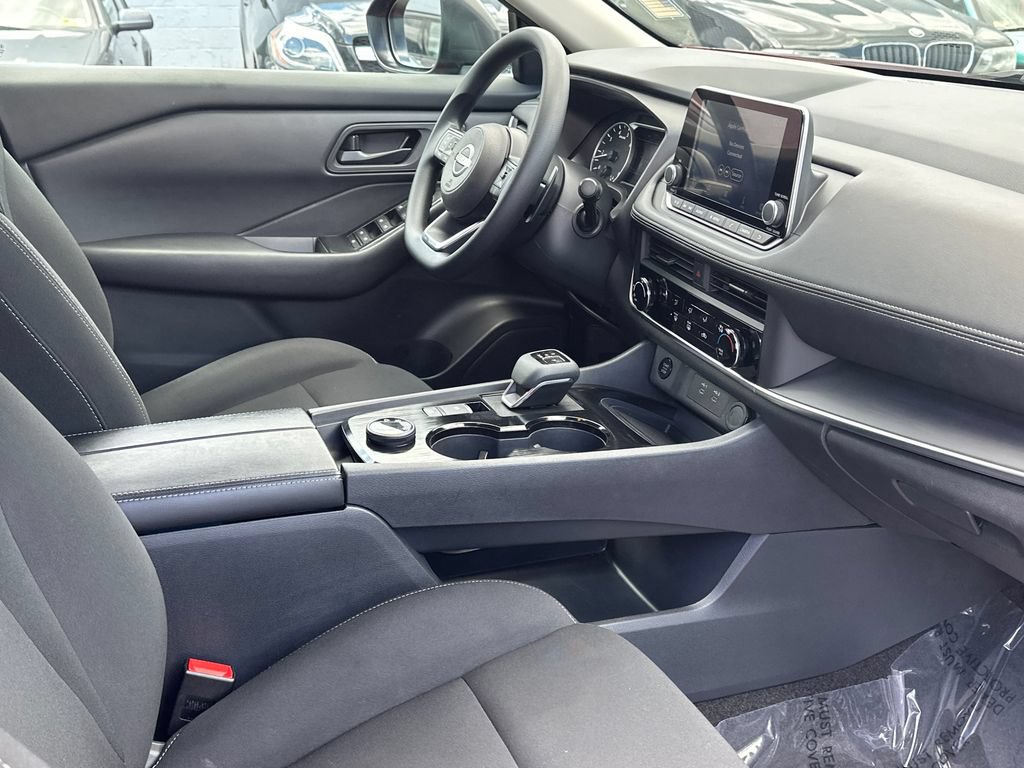 Used 2024 Nissan Rogue S AWD/4WD image 10