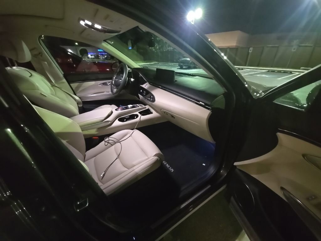 Used 2025 Genesis GV70 2.5T w/ Select Package image 10
