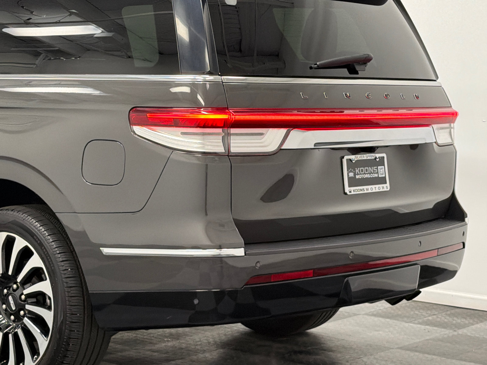 Used 2023 Lincoln Navigator Black Label AWD/4WD image 7
