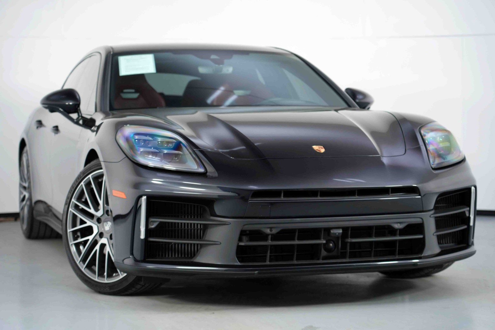 Used 2024 Porsche Panamera image 4