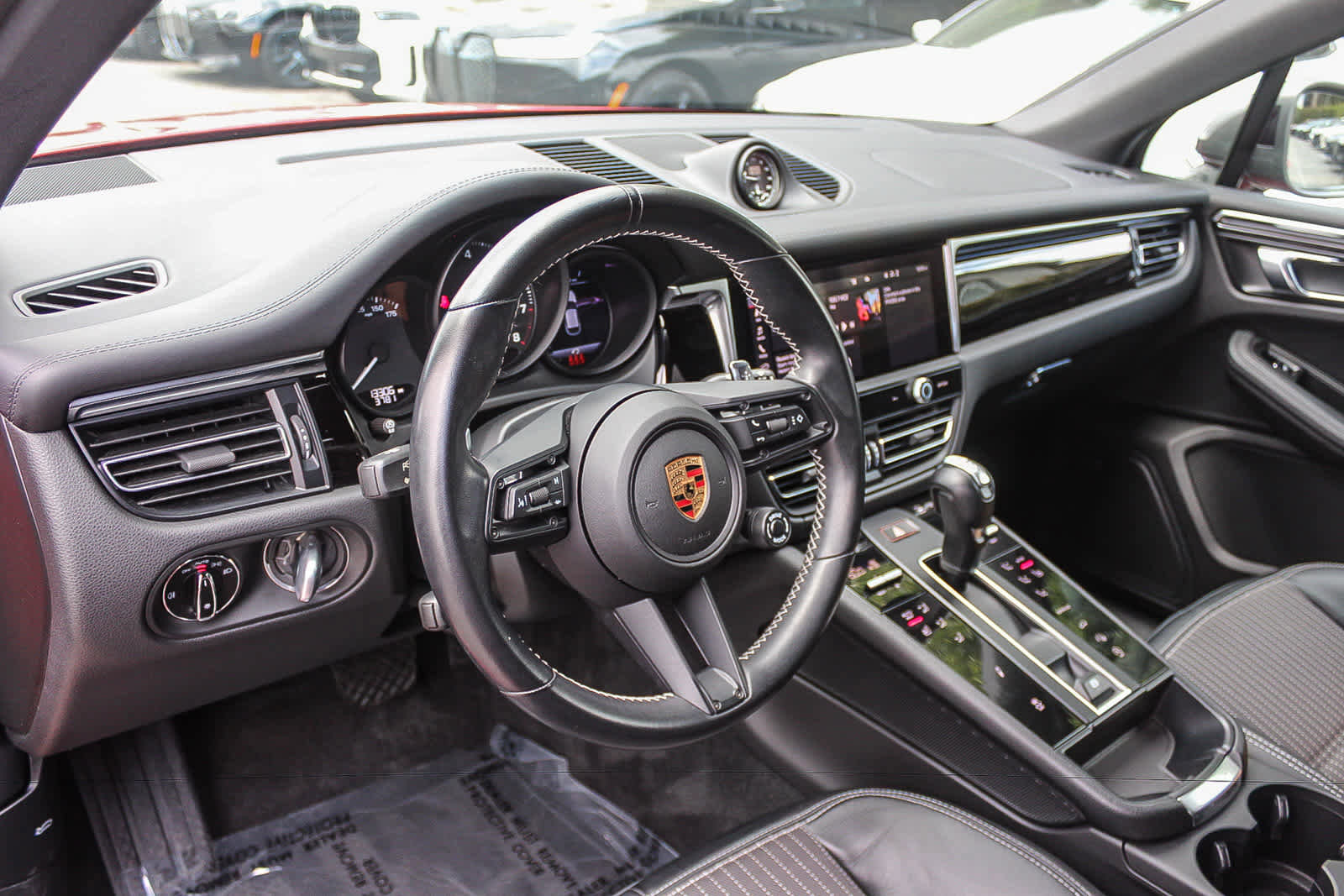 Used 2024 Porsche Macan Turbo AWD/4WD image 16