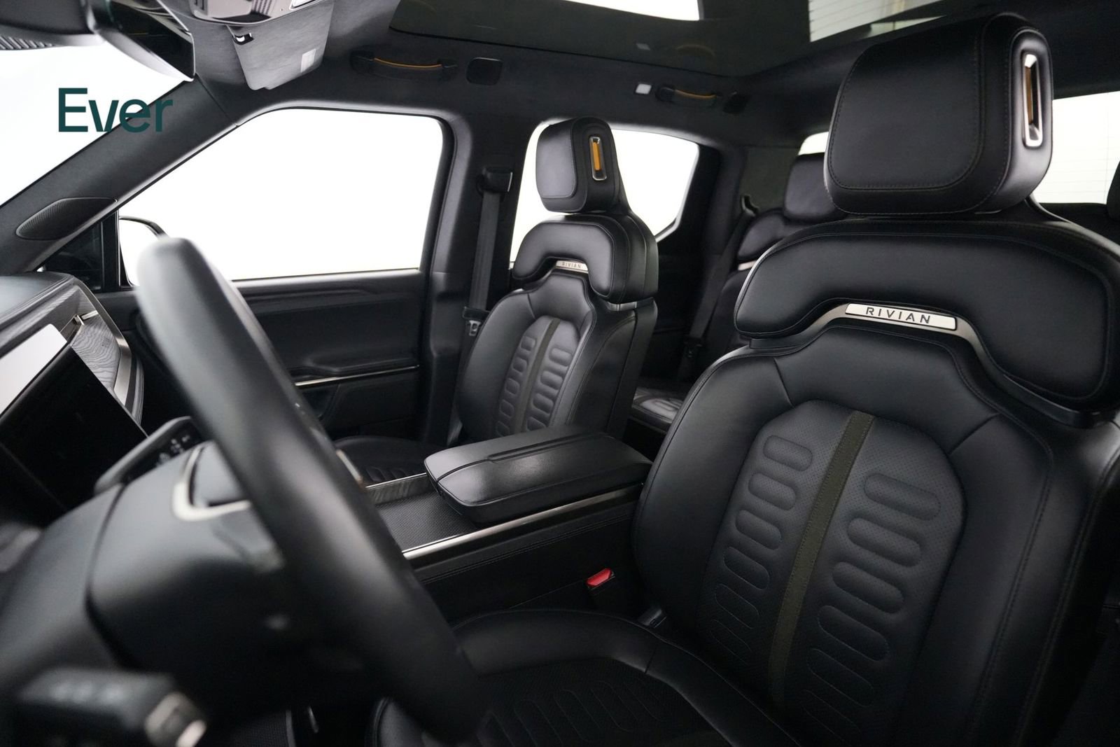 Used 2022 Rivian R1T Launch Edition image 4