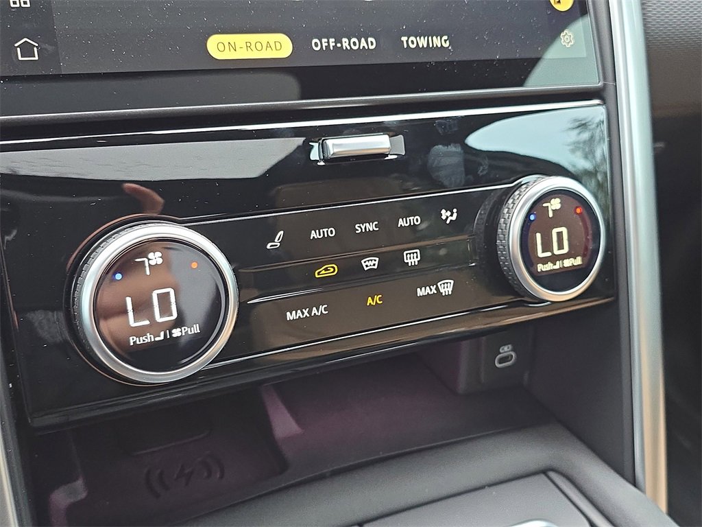 New 2025 Land Rover Discovery Dynamic SE image 25