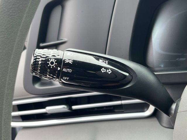 Used 2024 Hyundai Elantra SE image 28