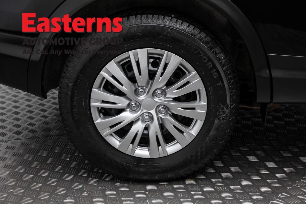 Used 2020 Nissan Rogue Sport S image 23